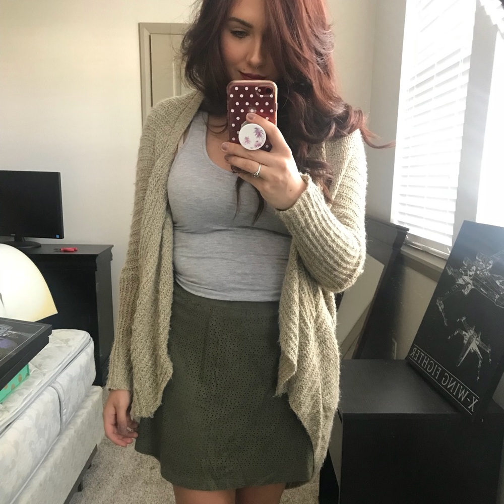 🍂Cute & playful suede green skirt🍂